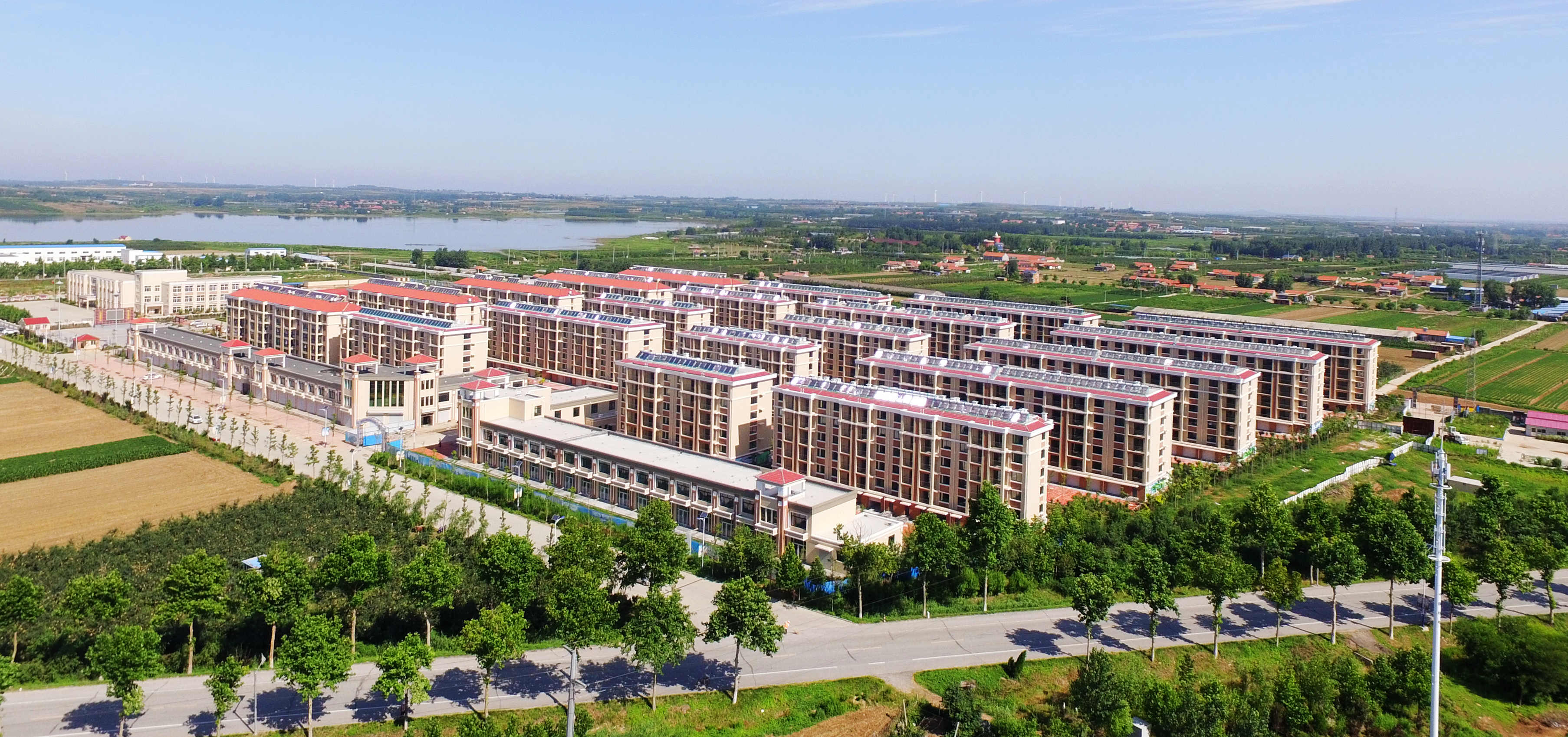 青島城投集團(tuán)萊西平度公司河頭店鎮(zhèn)龍泉湖社區(qū)項(xiàng)目實(shí)景圖_副本 青島城投集團(tuán)萊西平度公司河頭店鎮(zhèn)龍泉湖社區(qū)項(xiàng)目實(shí)景圖_副本